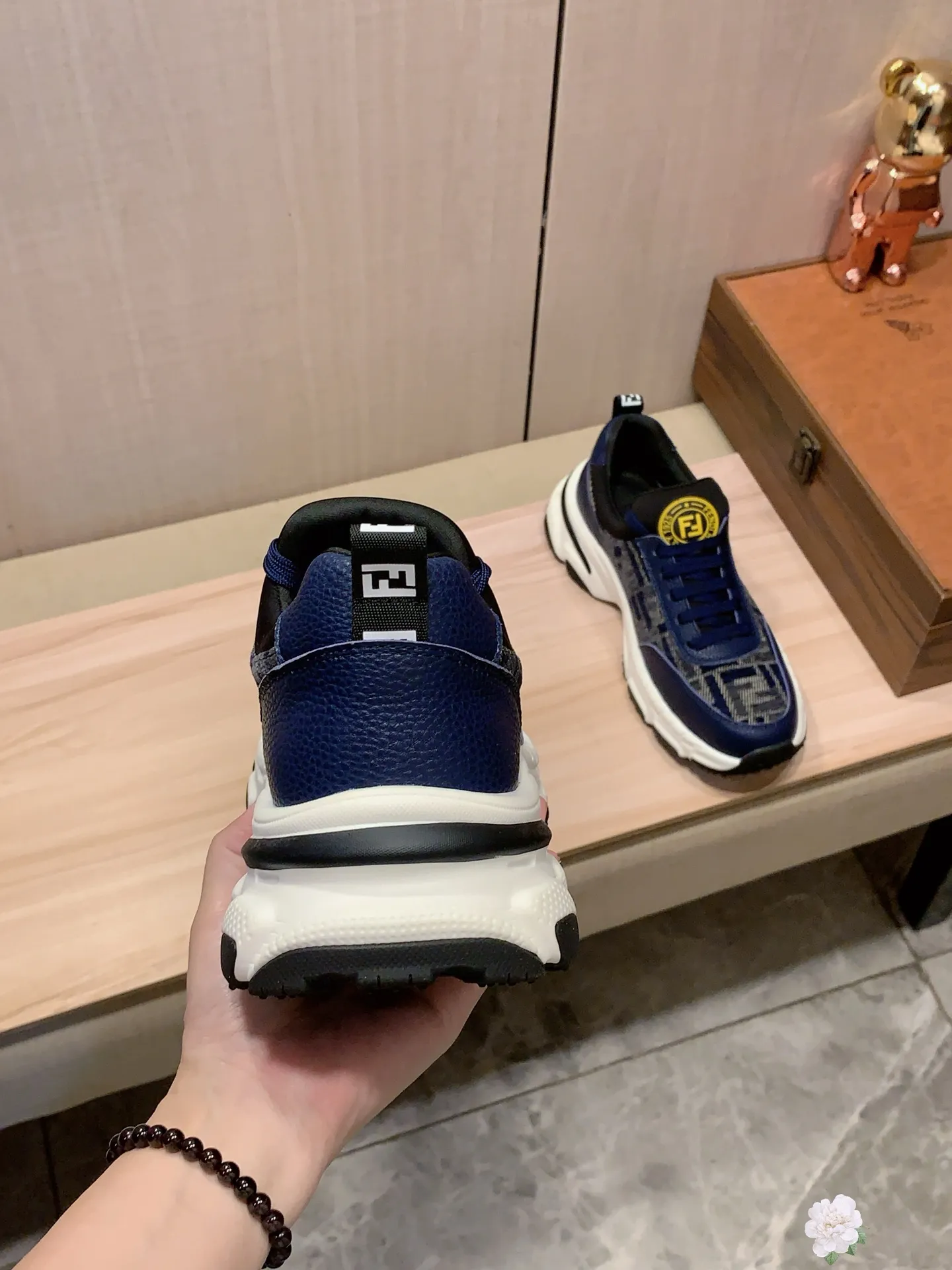 Men's men's shoes💰460💰💰🎩🎩[Lightning][Lightning] "FENDI*" The latest and most popular casual shoes, top brand [Seduce] luxury~purchase, top~quality. [Strong] The upper is made of imported breathable cowhide with material ➕ breathable sheepskin feet (•) and fine workmanship. The original stylish and stylish soft rubber wear-resistant and non-slip outsole is light and comfortable on the feet. The real thing looks better when photographed in person. 111: code: 38-44, 3️⃣ colors selected